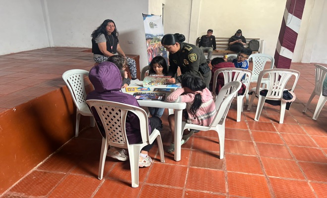 Lectura con los niños, niñas y adolescentes.