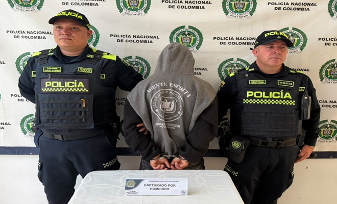 Policías custodian persona capturada por homicidio 