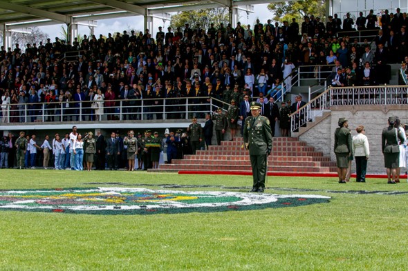 Nuevo Director General en el campo de ceremonias de la Escuela de Cadetes de Policía Francisco de Paula Santander 