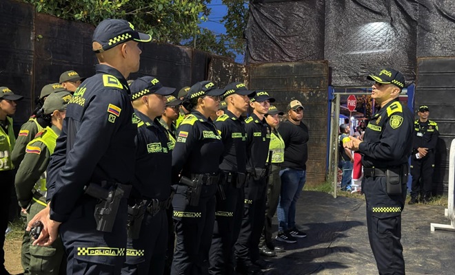 El se&ntilde;or comandante entregando recomendaciones para el servicio