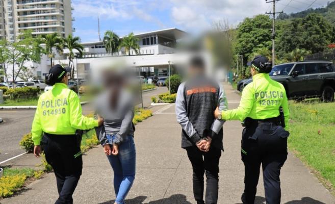 Capturan a pareja señalada de presuntamente vulnerar los derechos de una menor durante años 