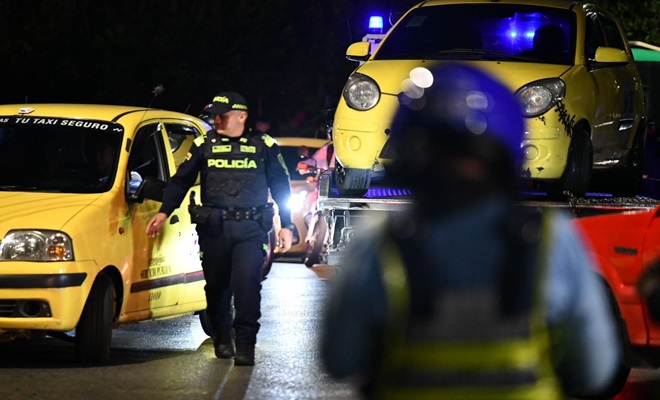 Polic&iacute;a en puesto de control 