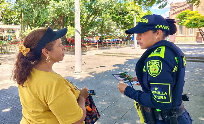 Uniformados socializaron señales de riesgo, rutas de atención y mecanismos de protección a habitantes, comerciantes y visitantes.