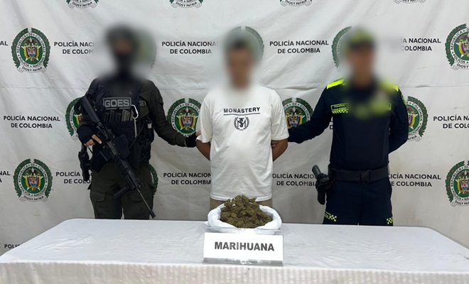 Dos policías y una persona capturada por el delito de trafico de estuperfaciente