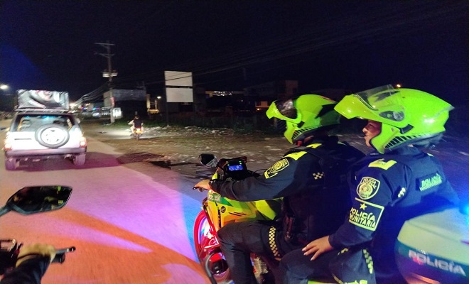 Uniformados garantizan la seguridad de los feligreses en la procesión