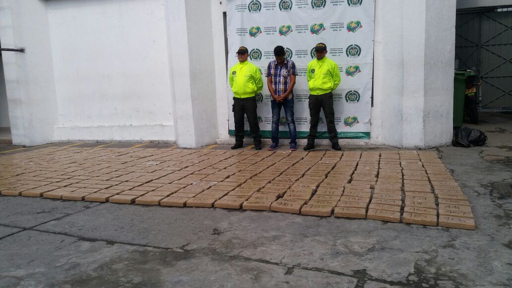 El procedimiento que permitió capturar a una persona con 486 kilos de clorhidrato de cocaína y varias armas de fuego