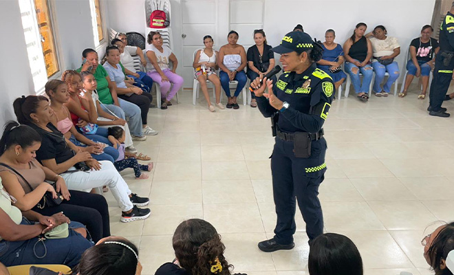 Policía Fiscal y Aduanera exalta a madres cabeza de hogar en Valledupar