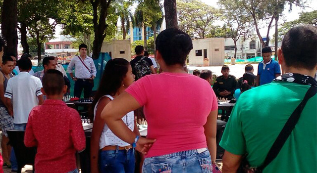 Con-ajedrez-al-parque-la Policía Nacional-promueve-una-sana convivencia-en-el Meta
