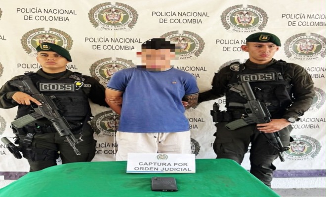 2 Polic&iacute;as del Gaula y  un capturado 
