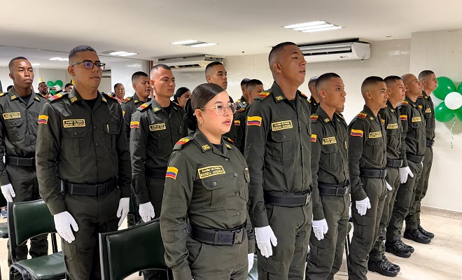 21 auxiliares de Policía en juramento de bandera 