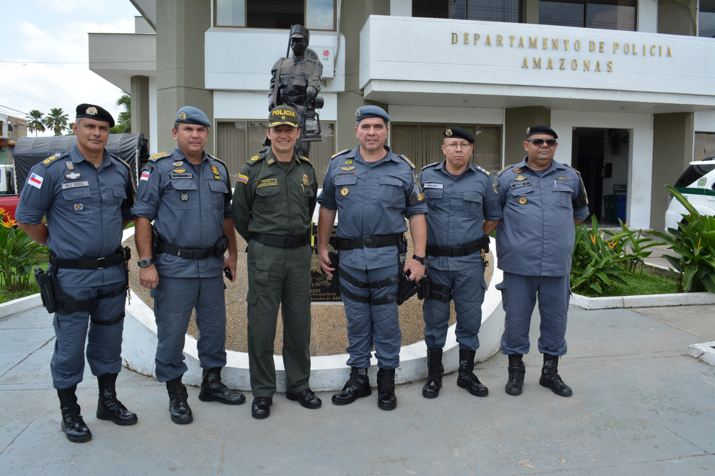 Los Comandantes de Brasil y Colombia. 