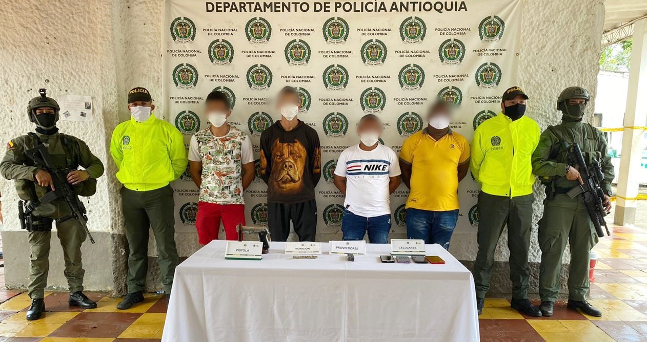 mediante tres diligencias de registro y allanamientos