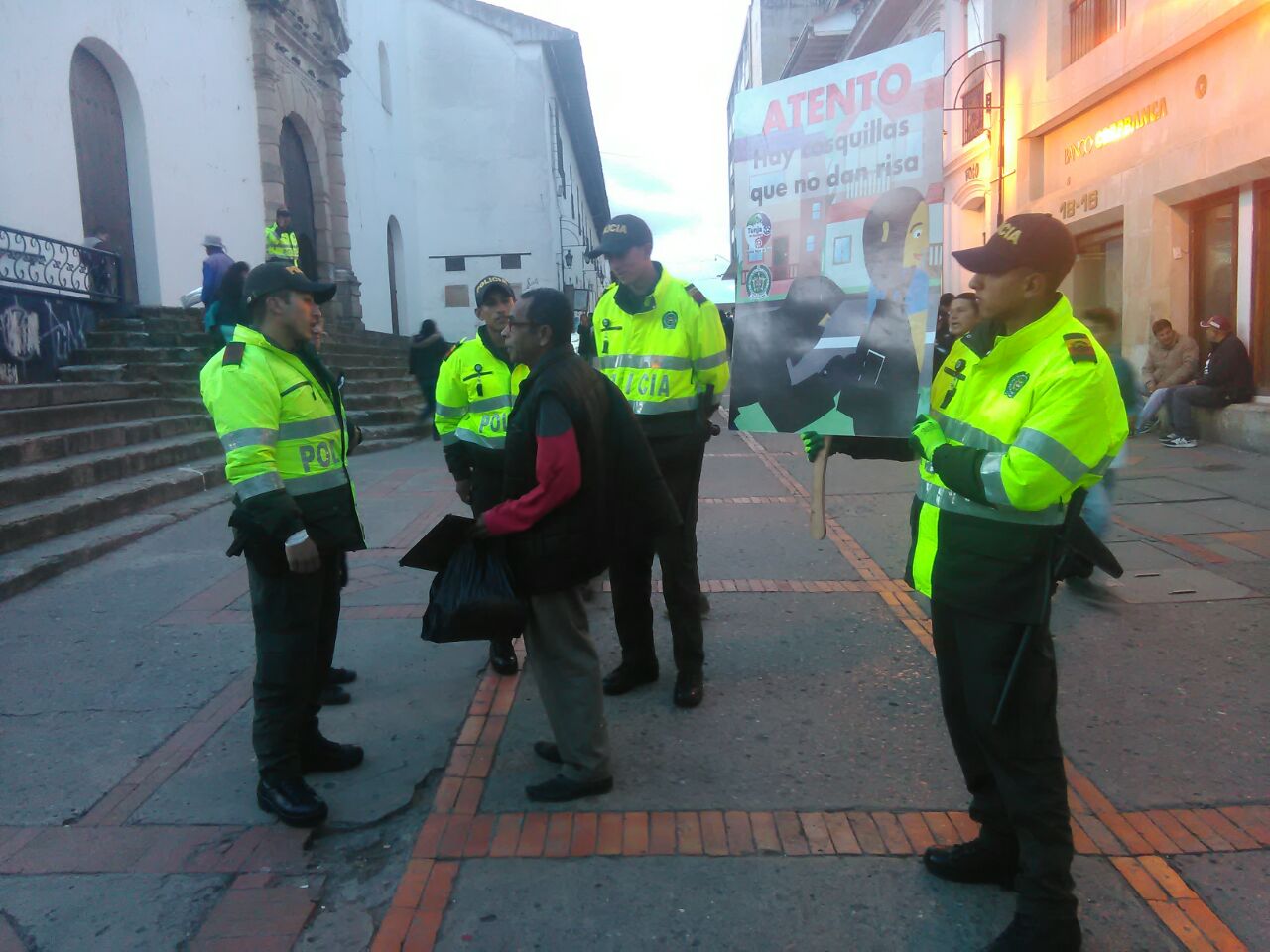  policia-tunja-realizacampana-hurto-a-personas