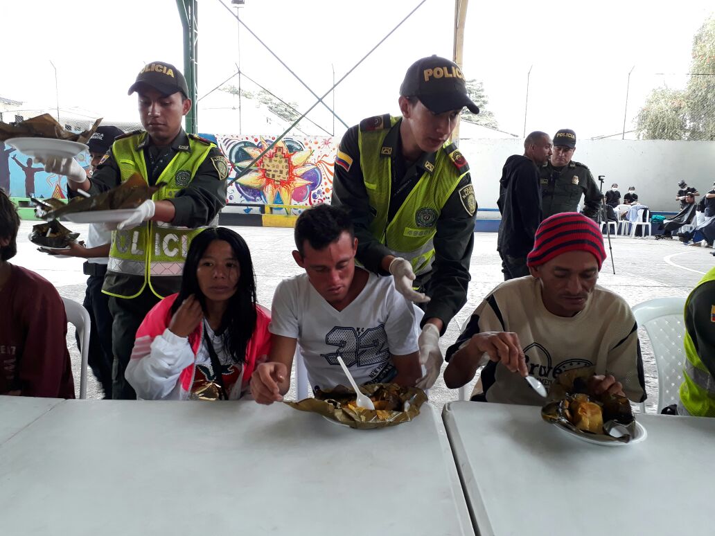 en el polideportivo del barrio La Esmeralda, se logró que 80 personas se beneficiaran de un almuerzo