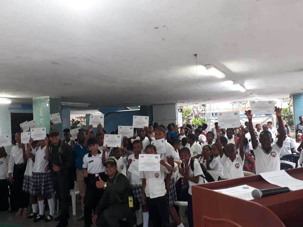 capacitacion-estudiantes-anti-droga-policia-valle