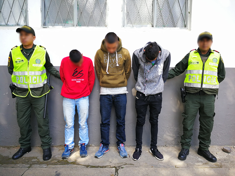 con medida privativa de la libertad por el delito de hurto calificado.