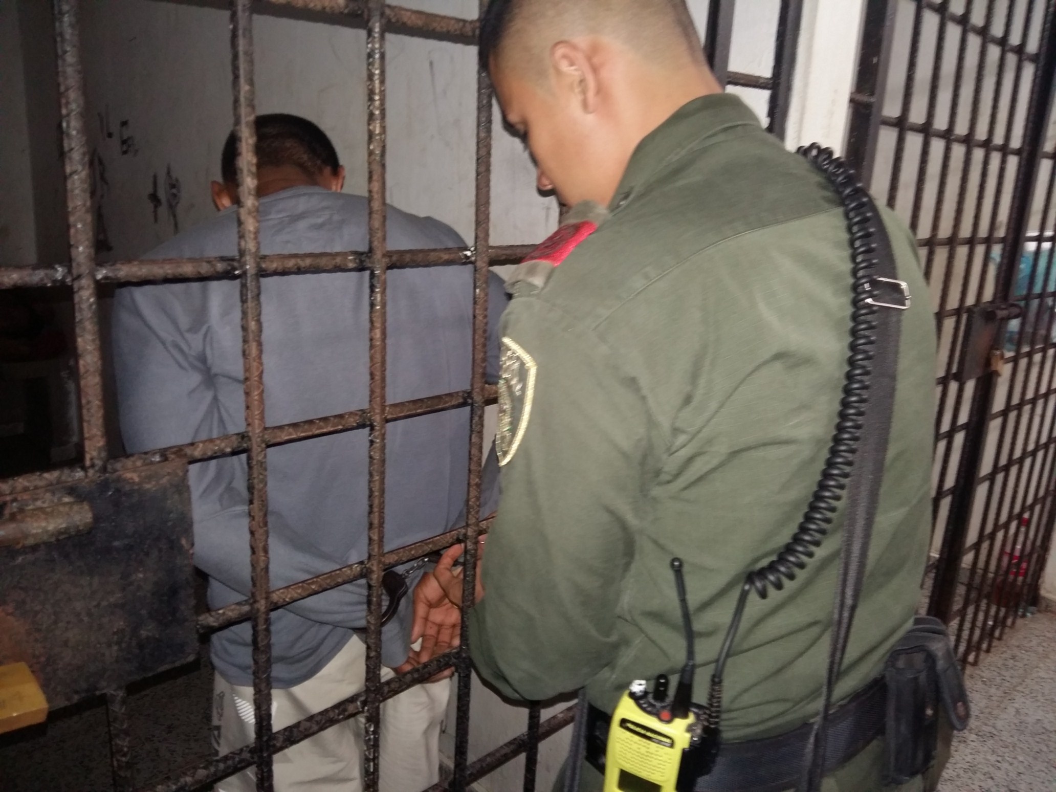 requerido con circular azul 