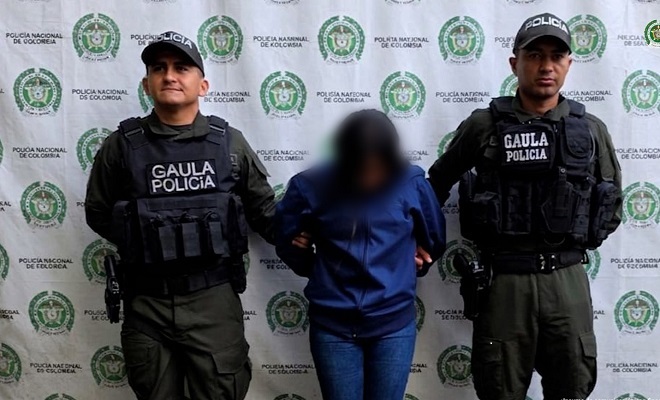 policía captura a dos presuntas integrantes del “Clan del Golfo” vinculada a actividades de reclutamiento ilegal y extorsión2