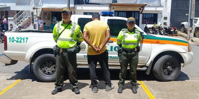 Captura en flagrancia por el delito de uso de documento público falso