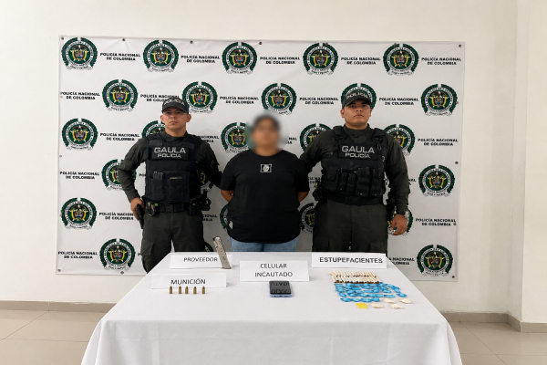 Capturada mujer con munición y estupefacientes