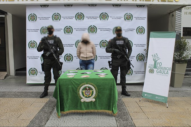 Captura a una mujer por extorsión en Manizales.