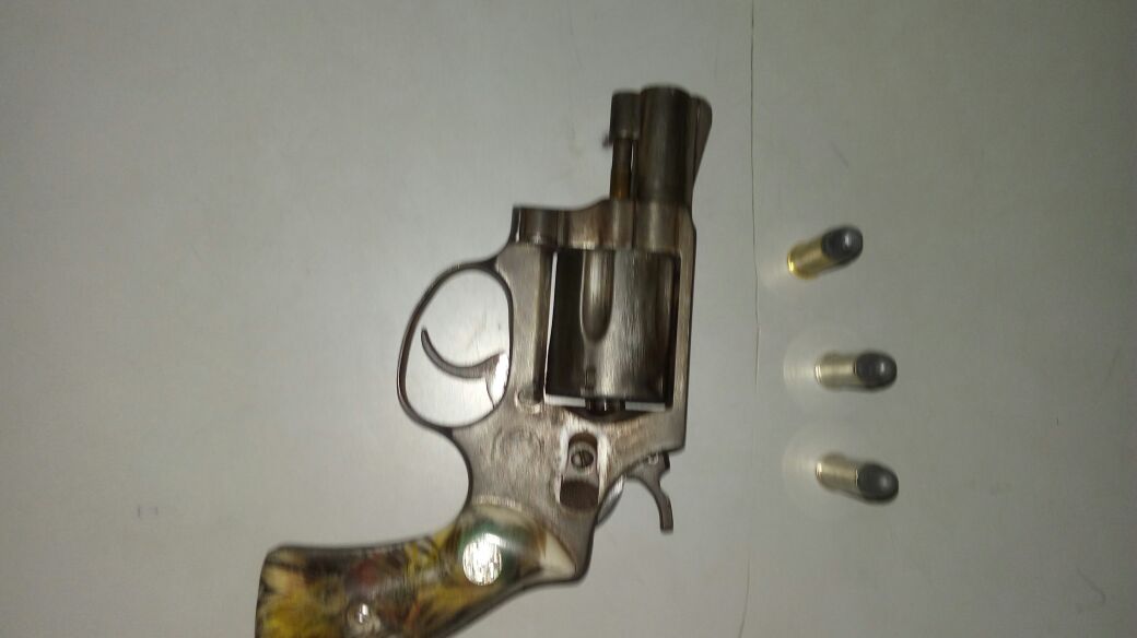 Capturadas-dos-personas-e-incautadas-dos-armas-de-fuego-en-la-ciudadela-de-Juan-Atalaya