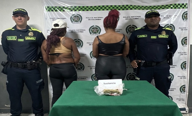 Dos polic&iacute;as, dos capturadas y elementos incautados