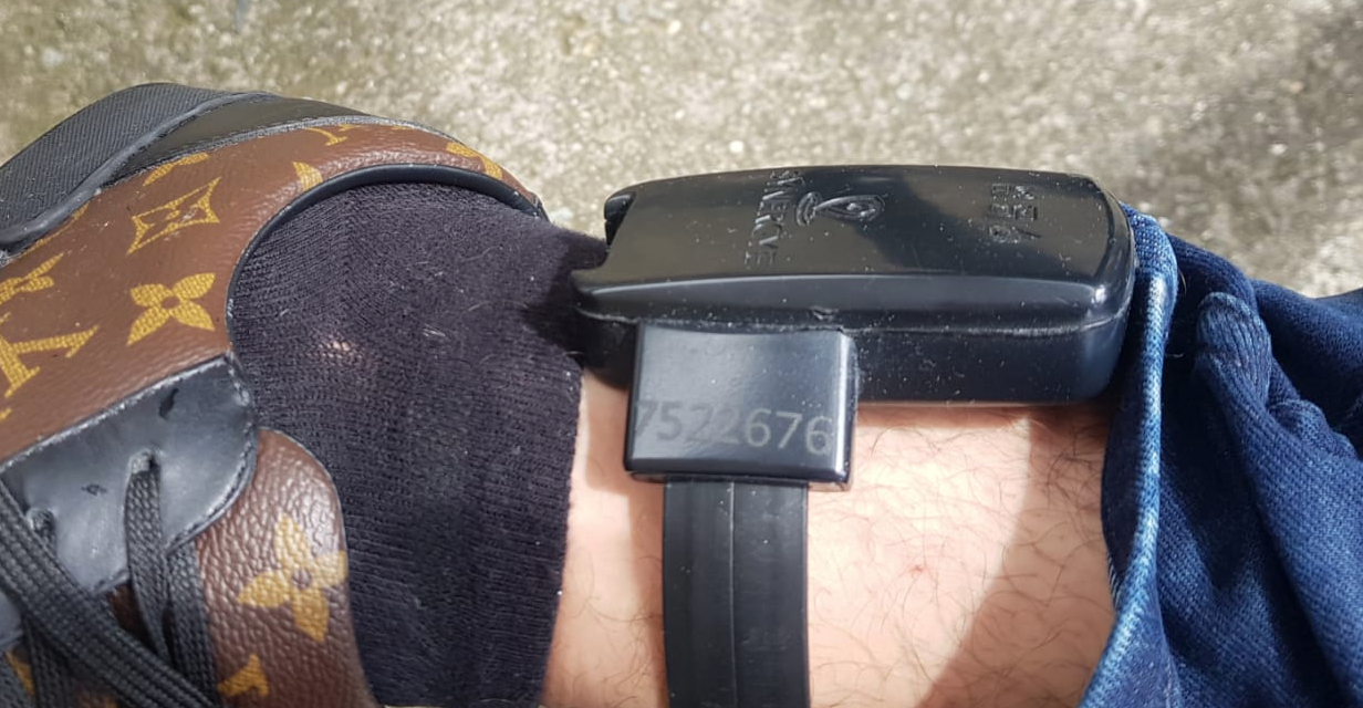 Dispositivo electrónico del INPEC hallado instalado al capturado