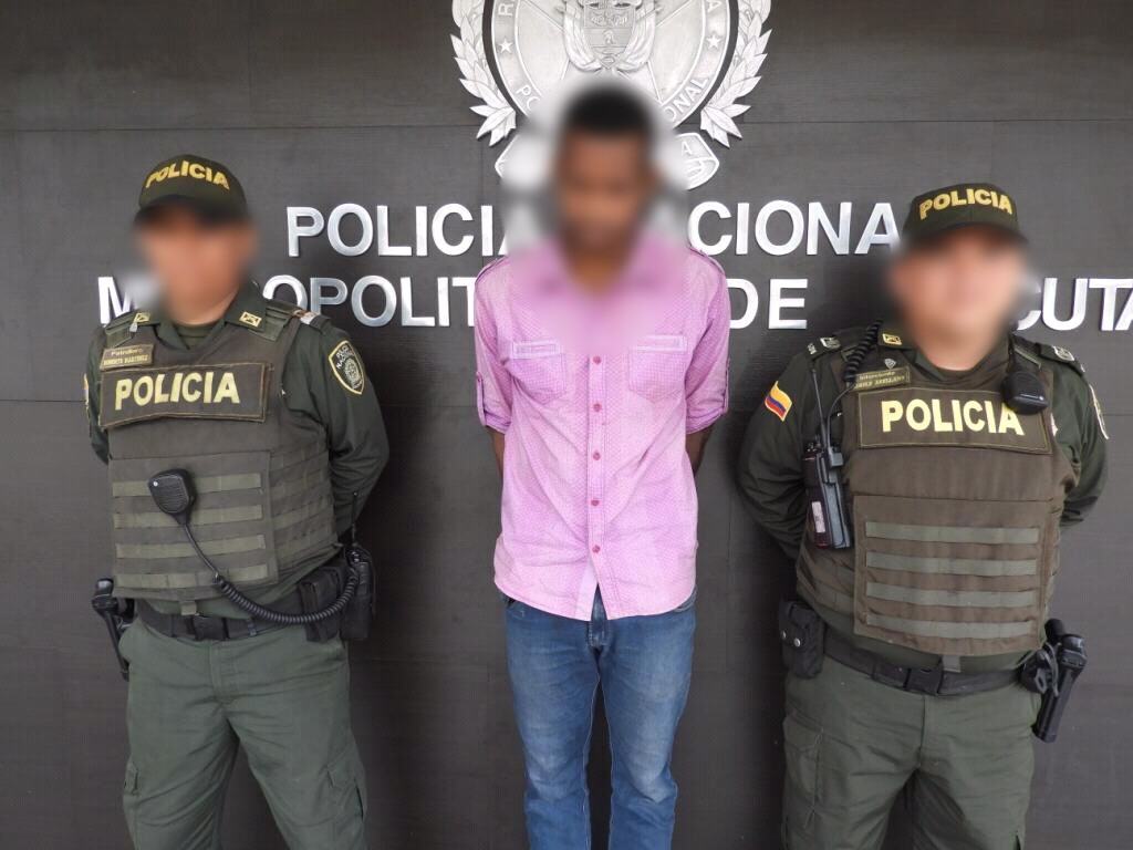 Capturado-un-hombre-momentos-después-de-hurtar-dinero-en-efectivo-y-elementos-de-alto-valor