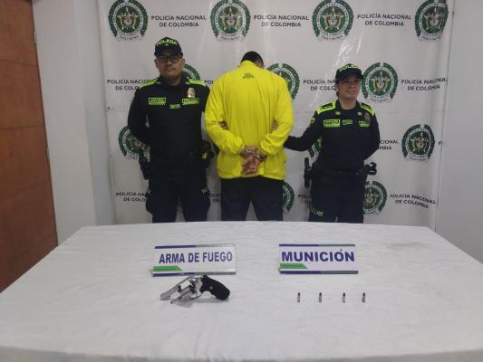 La Polic&iacute;a Nacional captur&oacute; a alias &ldquo;Farid&rdquo; por el delito de porte ilegal de armas de fuego en el norte de Bucaramanga
