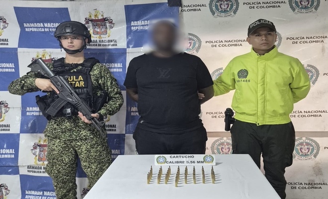 Un ciudadano esposado y capturado con integrantes de la fuerza p&uacute;blica 