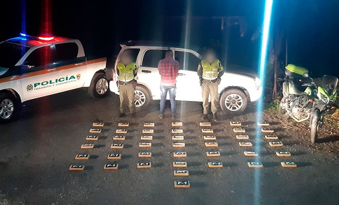 Capturamos un hombre transportando 44 kilos de clorhidrato de cocaína tipo caleta