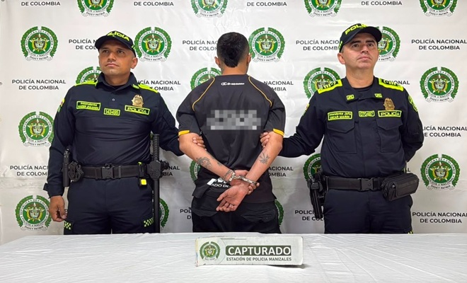 dos polic&iacute;as y un capturado