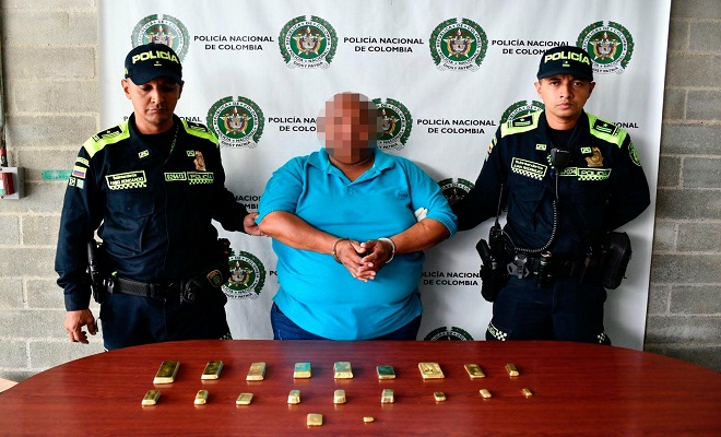 capturado hombre con 20 lingotes de oro