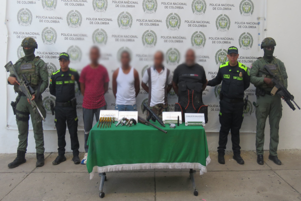 Cuatro personas capturadas e incautaci&oacute;n de armas de fuego y munici&oacute;n