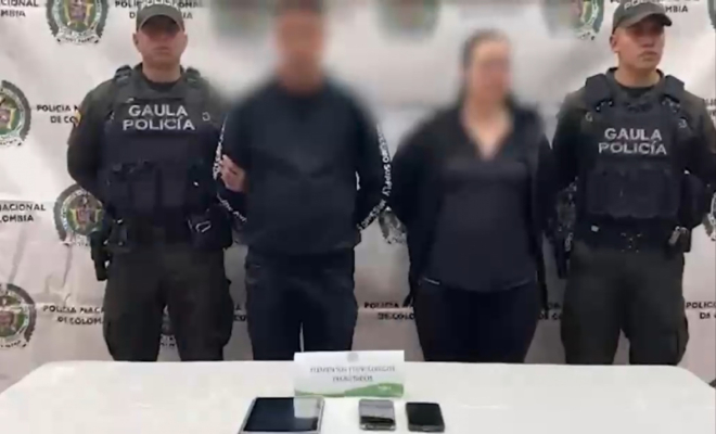 Presentaci&oacute;n de los capturados del grupo delincuencial tras la puerta por parte del grupo Gaula Bogot&aacute;