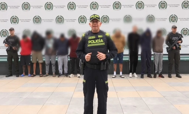 Brigadier General Giovanni Cristancho Zambrano presenta en rueda de prensa los capturados por el GAULA en Bogotá.
