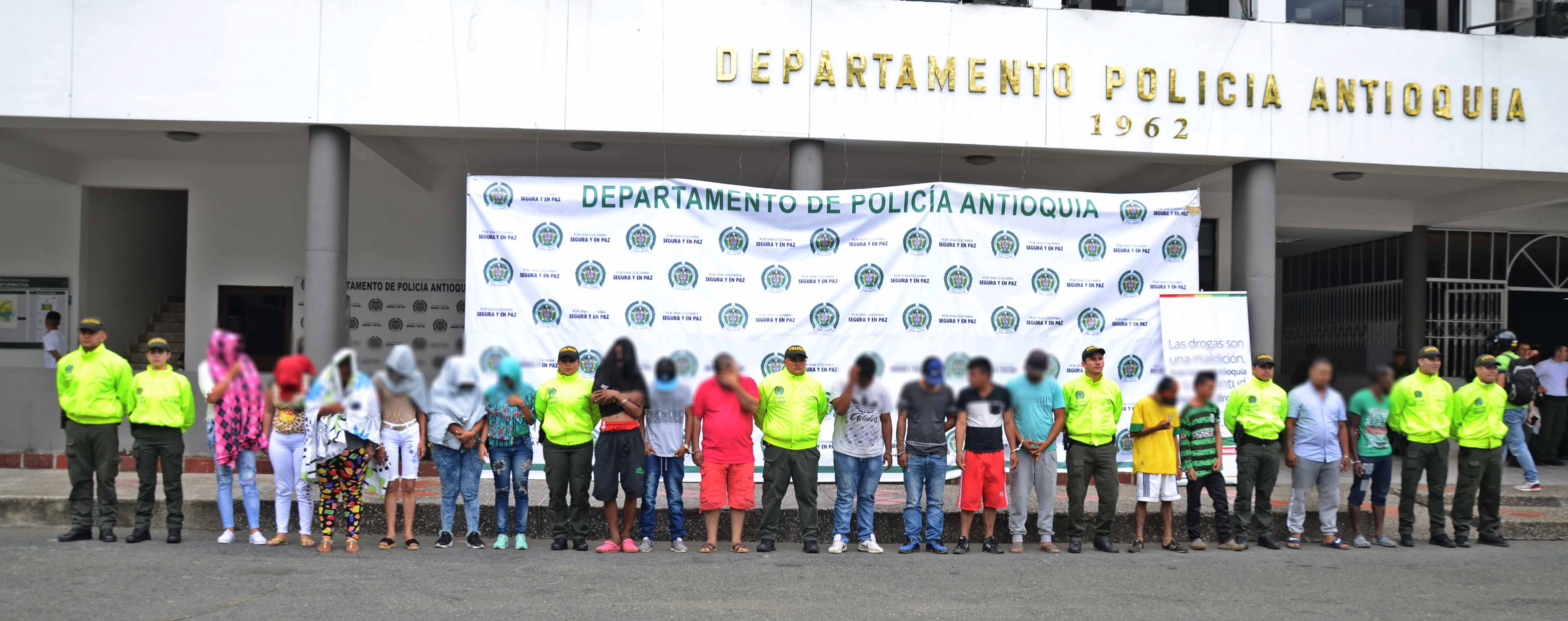 Operación-dejo-18-capturados-que-expendía-droga-al-frente-de-menores-y-en-alrededor-de-colegio-
