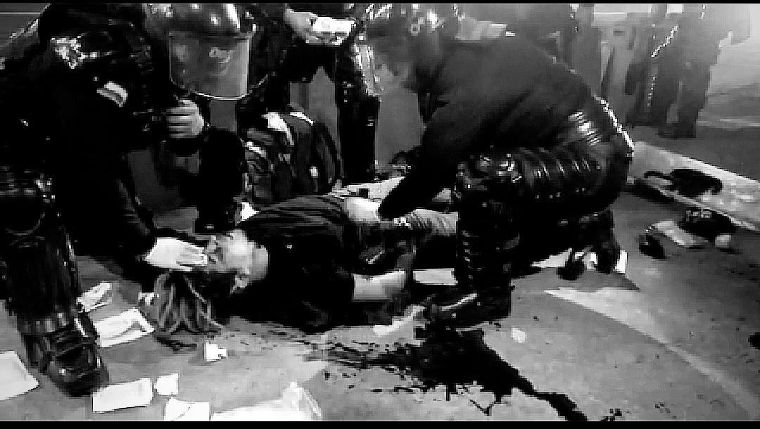  joven que cayó de un puente vehicular