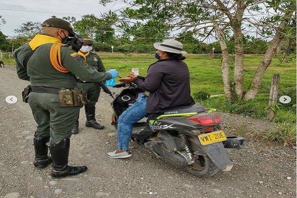 Con tus manos limpias evitamos el contagio..