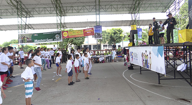En-el Meta-por-medio-del baile-la Policía Nacional-fomenta tolerancia-y-el buen trato