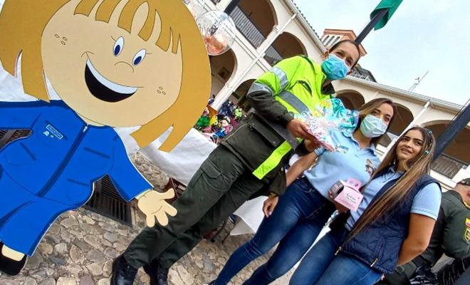 Feliz día de la mujer Policía 