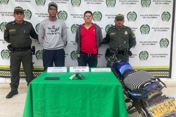 Dos personas capturadas como presuntos responsables por el delito de porte ilegal de armas de fuego