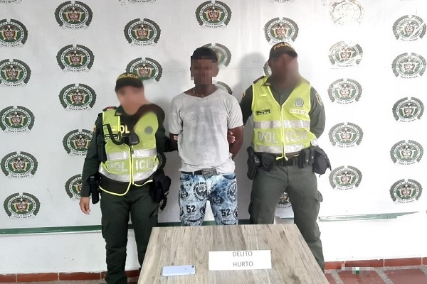 En-flagrancia-capturamos-a-un-sujeto-cuando-se-hurtaba-un-celular.