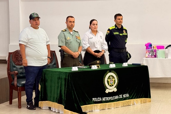 Señor coronel Betancourt, funcionaria de la alcaldía, Funcionario Policía comunitaria y un ciudadano