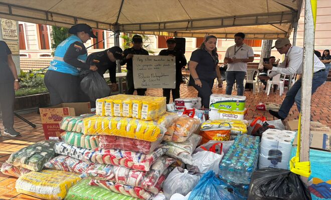 Recolección de alimentos, agua y elementos de primera necesidad para una jornada solidaria.