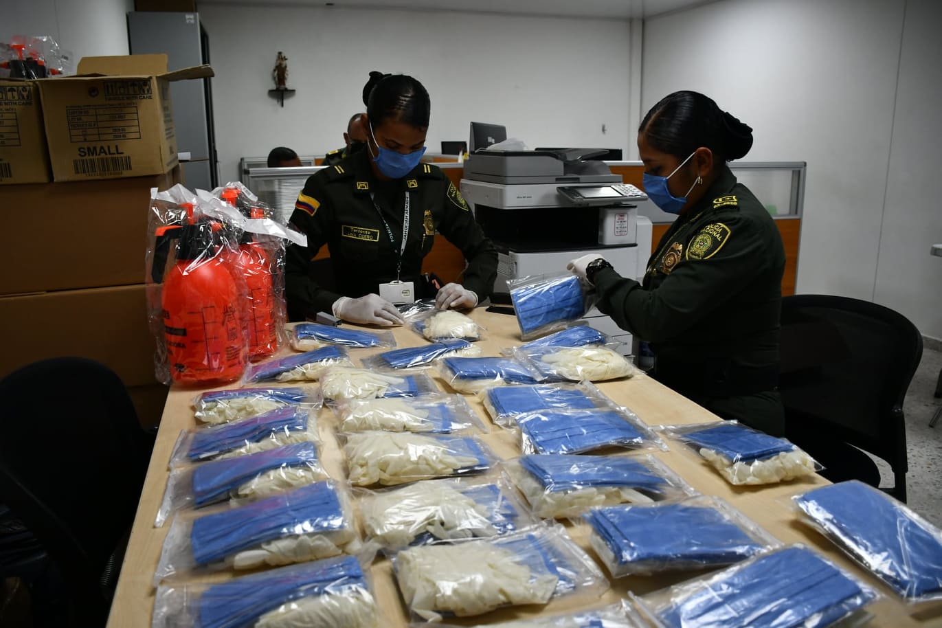 entrega-equipos-bioseguridad-policia-valle