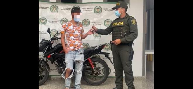 Entrega de la motocicleta recuperada a su propietario