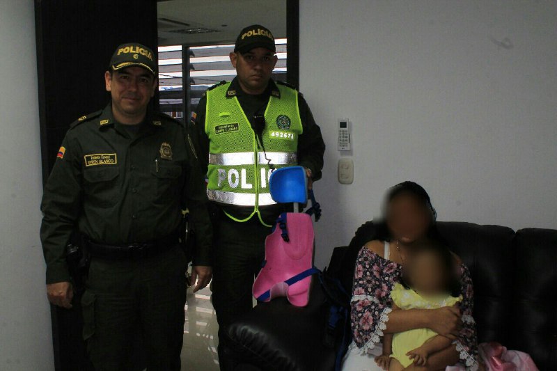 entregamos-silla-ortesis-sedestacion-niña-discapacitada-policia-valle