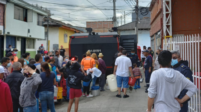 El Escuadrón móvil antidisturbios  llegó con agua 